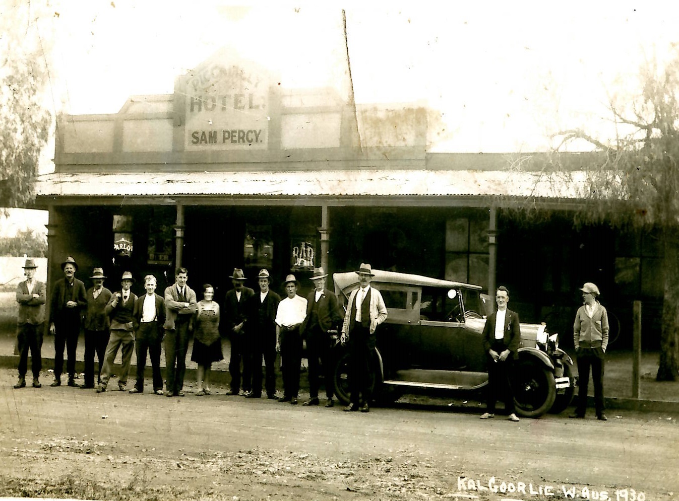 The Piccadilly Hotel, Kalgoorlie 1930, Publican Sam Percy is 6th from the left with his arms folded wearing a cardigan.